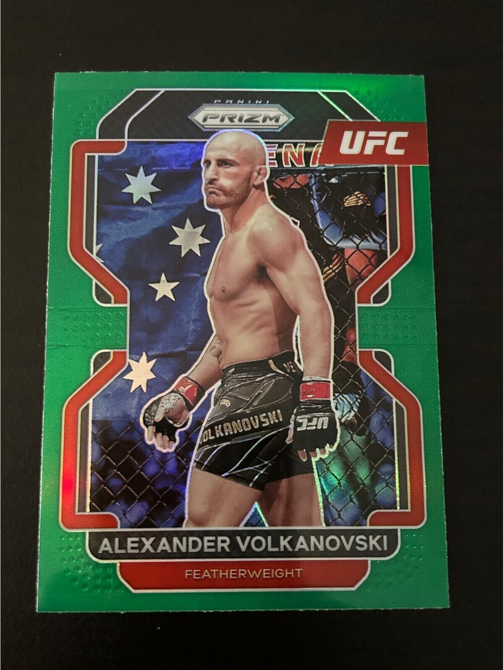 Alexander Volkanovski 2022 Panini Prizm UFC Green Refractor Card #147
